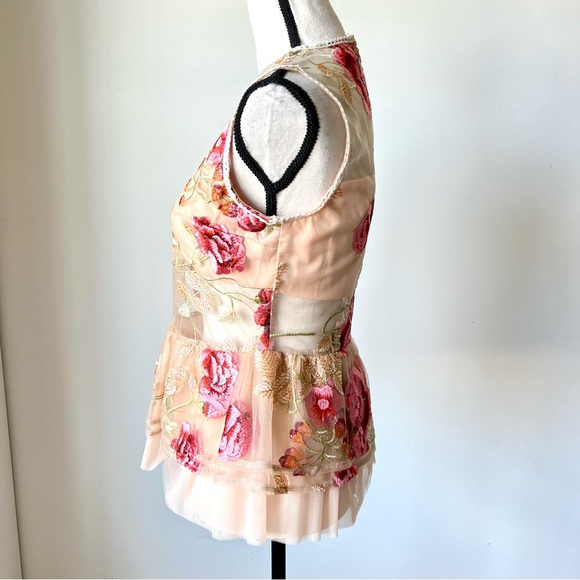 VONE Embroidered Floral Sleeveless Sheer Lelan Peplum Blouse—SZ. 6 - Picture 5 of 16
